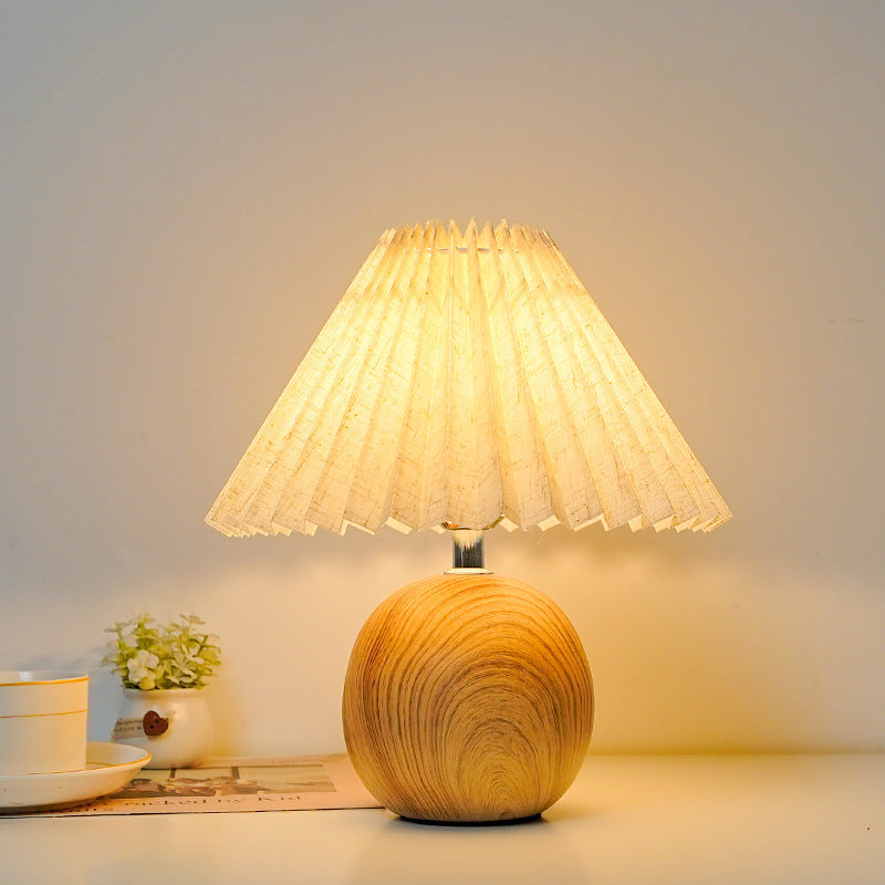 Nordic Retro Ceramic Table Lamp Pleated Bedroom