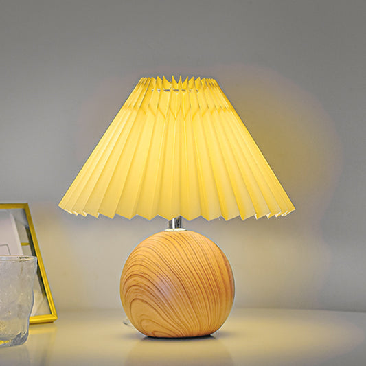 Nordic Retro Ceramic Table Lamp Pleated Bedroom